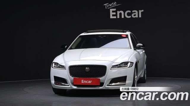 Jaguar XF X260 20d Portfolio AWD - фото 2