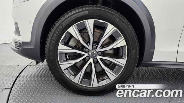 Volvo V90 Cross Country B5 Pro AWD - фото 3