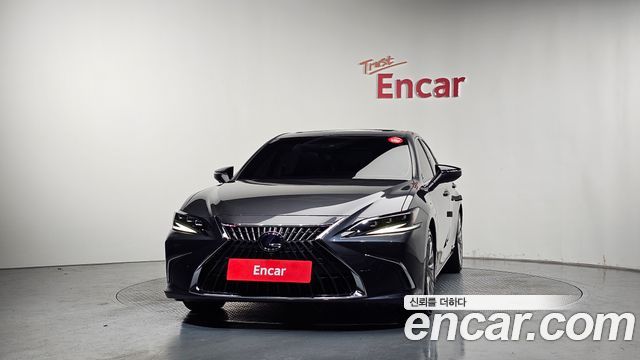 Lexus ES 300h 7-го поколения Executive - фото 2