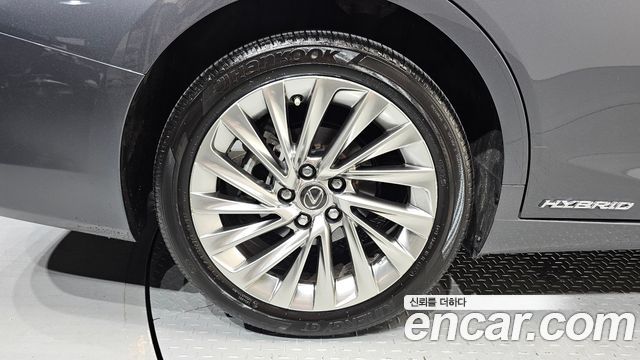 Lexus ES 300h 7-го поколения Executive - фото 4