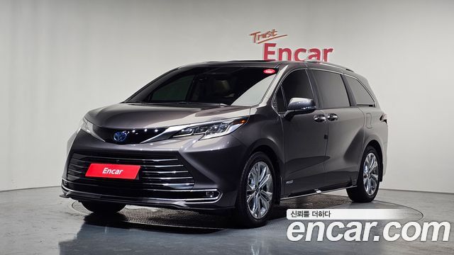 Toyota Sienna 4-го поколения 2.5 Hybrid 2WD - фото 0