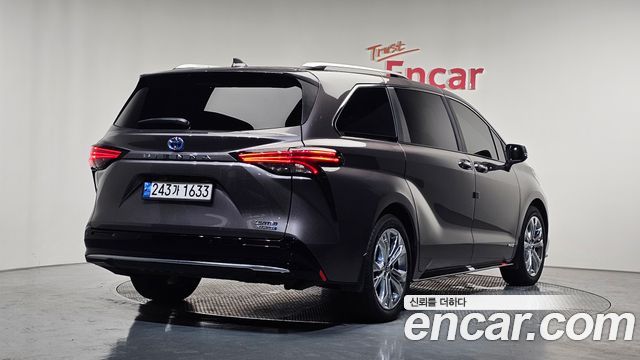 Toyota Sienna 4-го поколения 2.5 Hybrid 2WD - фото 1