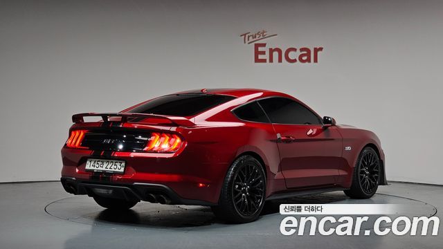 Ford Mustang GT Coupe - фото 0