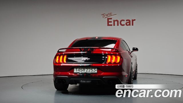 Ford Mustang GT Coupe - фото 2