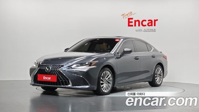 Lexus ES 300h 7-го поколения Executive - фото 0