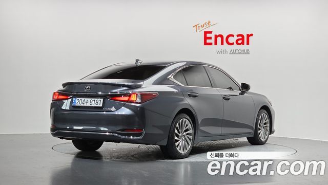 Lexus ES 300h 7-го поколения Executive - фото 1