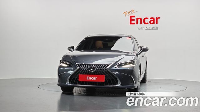 Lexus ES 300h 7-го поколения Executive - фото 2