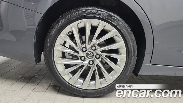 Lexus ES 300h 7-го поколения Executive - фото 4