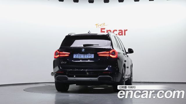 BMW iX3 M Sports - фото 3