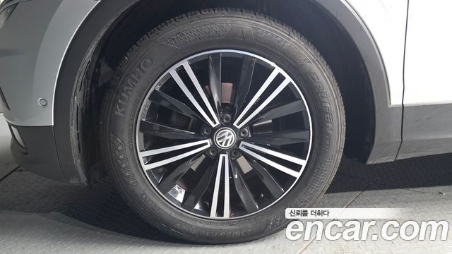 Volkswagen Tiguan 2-го поколения 2.0 TDI Prestige - фото 4