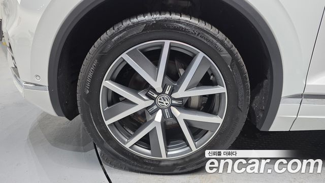 Volkswagen Touareg 3-го поколения 3.0 TDI Prestige - фото 4
