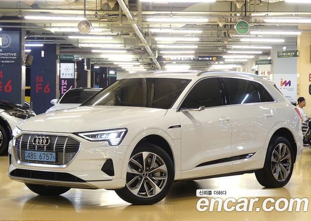 Audi e-Tron 55 Quattro - фото 0