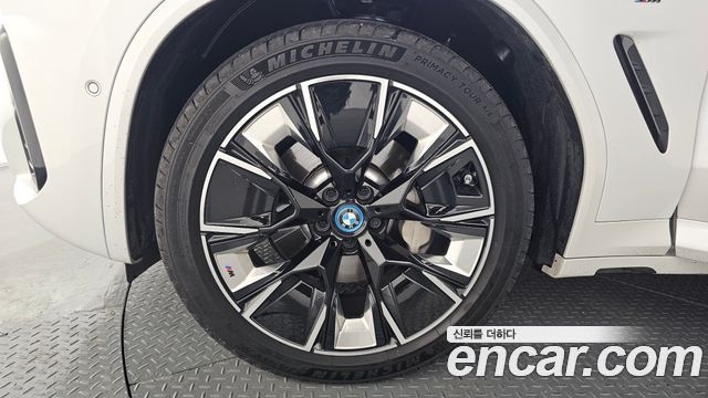 BMW iX3 M Sports - фото 3