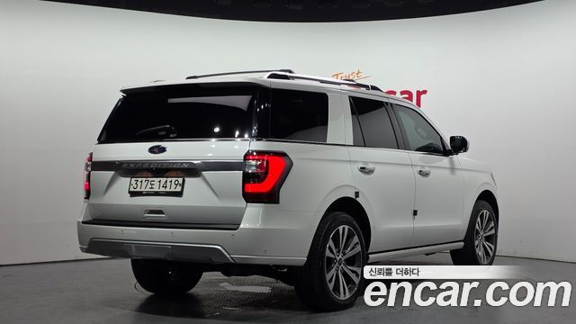 Ford Expedition Platinum 4WD 7Seater - фото 1