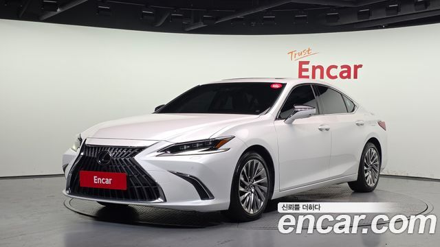Lexus ES 300h 7-го поколения Executive - фото 0