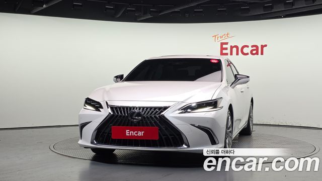 Lexus ES 300h 7-го поколения Executive - фото 2