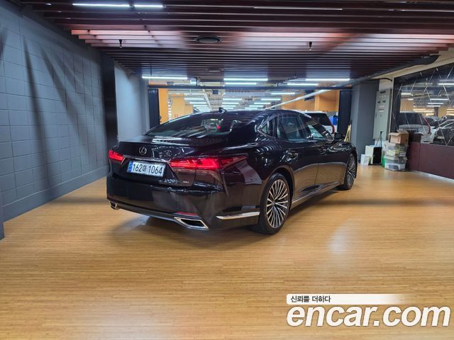 Lexus LS 500 3.5 Luxury AWD - фото 1