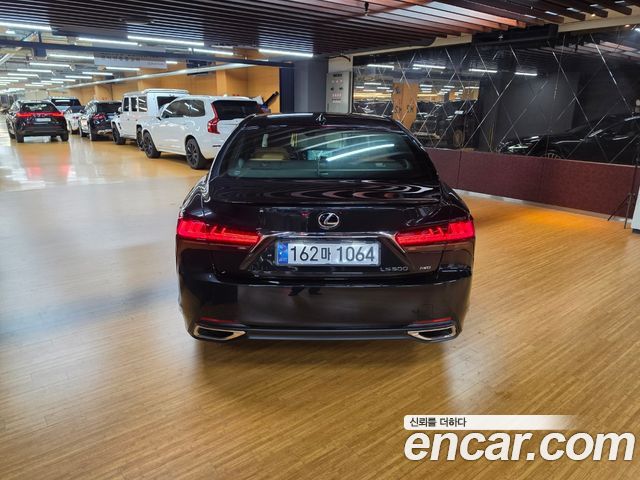 Lexus LS 500 3.5 Luxury AWD - фото 3