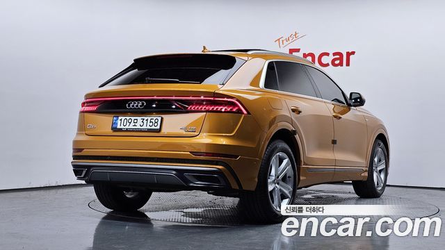 Audi Q8 45 TDI Quattro Premium - фото 1