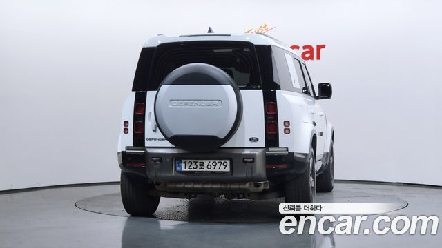 Land Rover Defender L663 110 P300 X-Dynamic SE - фото 3