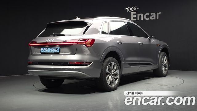 Audi e-Tron 55 Quattro - фото 0