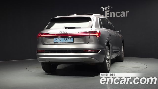 Audi e-Tron 55 Quattro - фото 2
