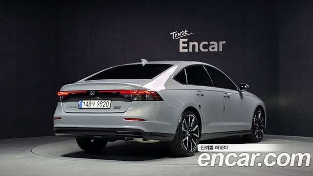 Honda Accord 11-го поколения 2.0 Hybrid Touring - фото 1
