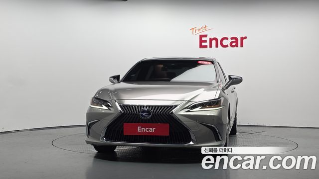 Lexus ES 300h 7-го поколения Executive - фото 1