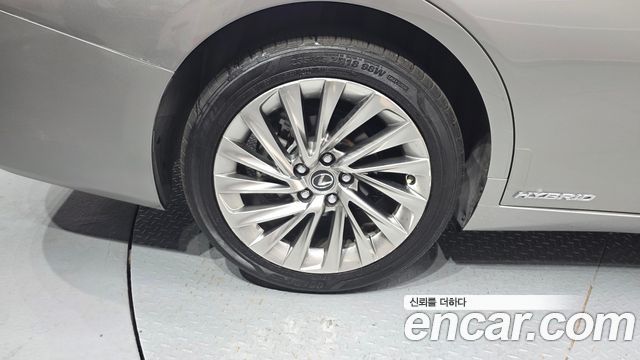 Lexus ES 300h 7-го поколения Executive - фото 3
