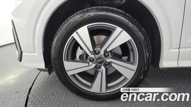 Audi Q2 35 TDI Premium - фото 4