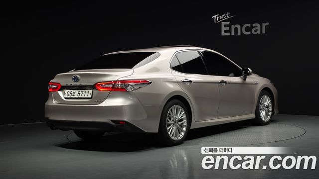 Toyota Camry XV70 2.5 XLE Hybrid - фото 1
