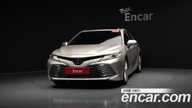 Toyota Camry XV70 2.5 XLE Hybrid - фото 2