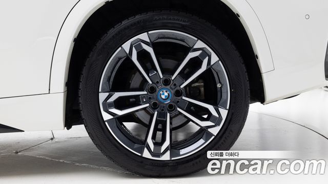 BMW iX1 U11 xDrive 30 M Sport - фото 4