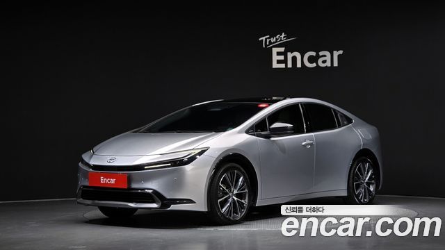 Toyota Prius 5-го поколения 2.0 XLE - фото 0