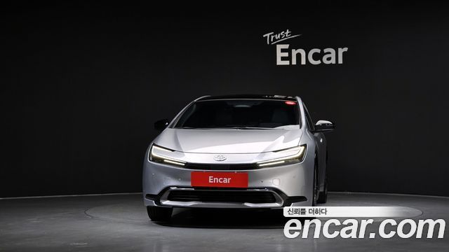 Toyota Prius 5-го поколения 2.0 XLE - фото 2