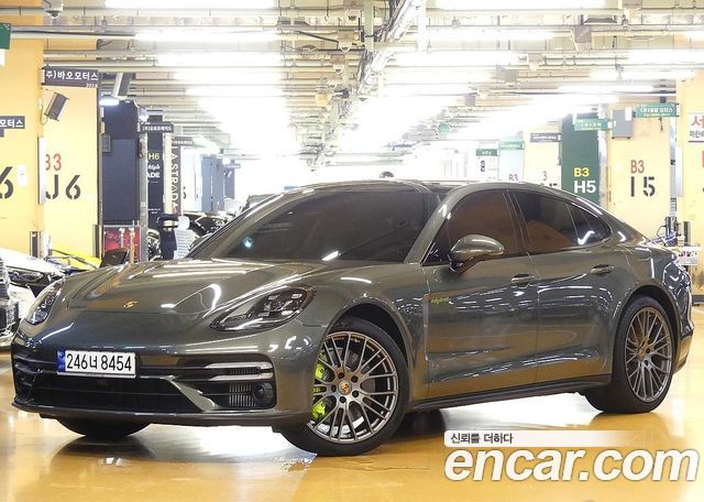 Porsche Panamera 2.9 AWD E-Hybrid Platinum Edition - фото 0