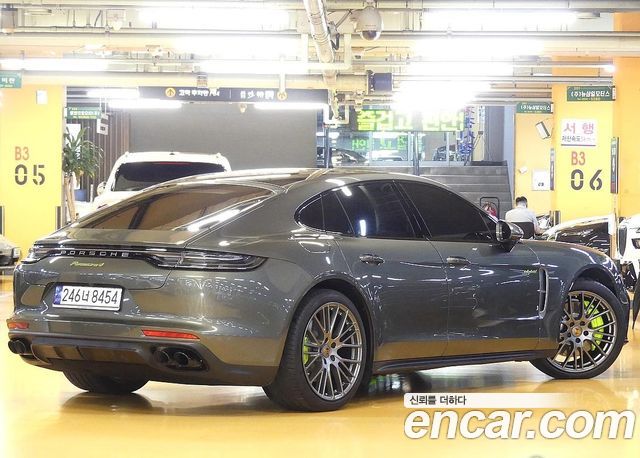 Porsche Panamera 2.9 AWD E-Hybrid Platinum Edition - фото 1
