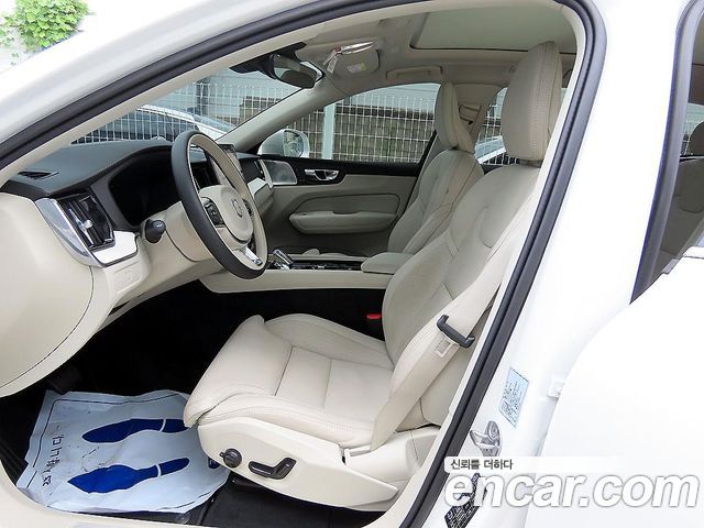 Volvo XC60 2-го поколения B5 Ultra Bright Air Sus - фото 4