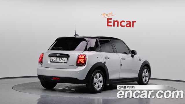 Mini Cooper 5Door Standard 3rd - фото 0