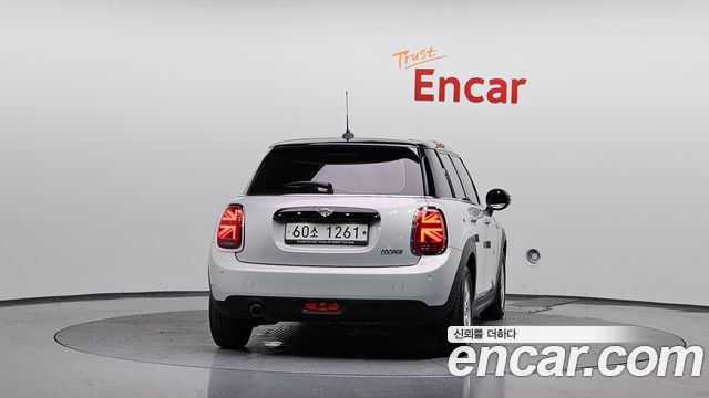 Mini Cooper 5Door Standard 3rd - фото 2