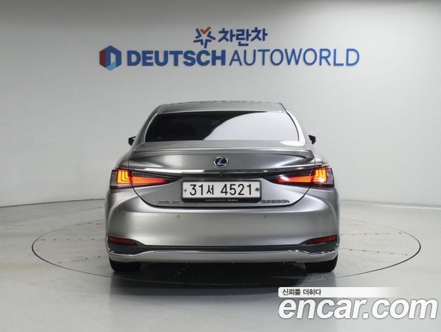 Lexus ES 300h 7-го поколения Luxury Plus - фото 3