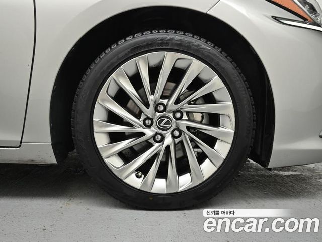 Lexus ES 300h 7-го поколения Luxury Plus - фото 4