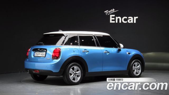 Mini Cooper 5Door Standard 3rd - фото 1