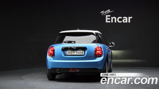 Mini Cooper 5Door Standard 3rd - фото 3