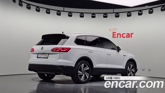 Volkswagen Touareg 3-го поколения 3.0 TDI Premium - фото 0