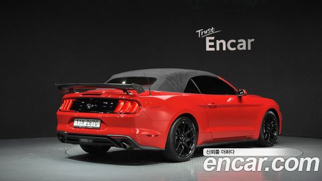 Ford Mustang Convertible - фото 1