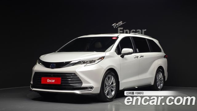 Toyota Sienna 4-го поколения 2.5 Hybrid 2WD - фото 0