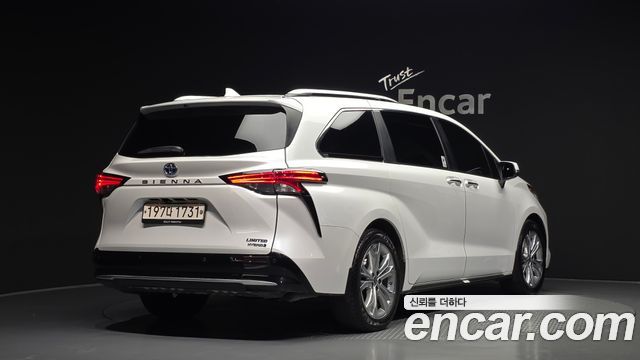 Toyota Sienna 4-го поколения 2.5 Hybrid 2WD - фото 1