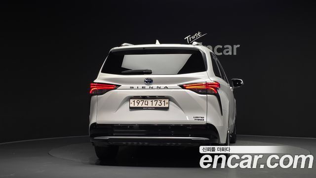 Toyota Sienna 4-го поколения 2.5 Hybrid 2WD - фото 3