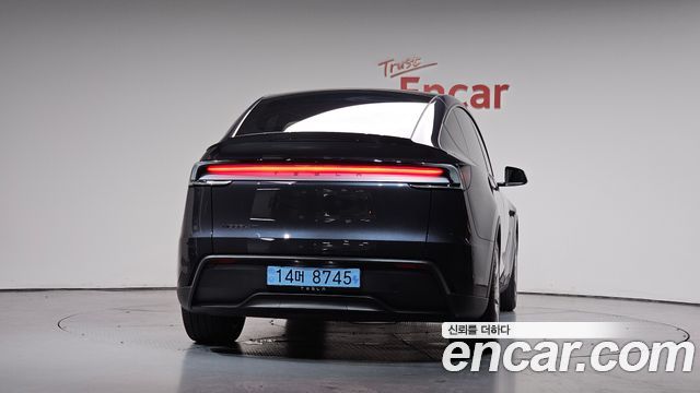 Tesla Model Y L Long Range AWD - фото 2